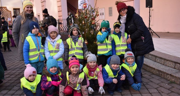 zdobení stromečků v atriu 2019 (30).jpg